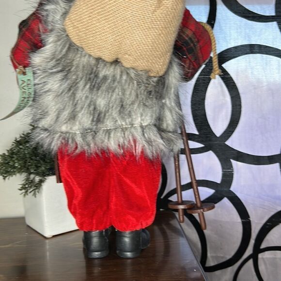 Ellsworth Avenue decorative skiing, Santa Claus with porcelain face - Picture 10 of 16